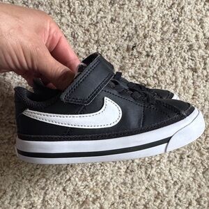 Toddlers Nike shoes 7c